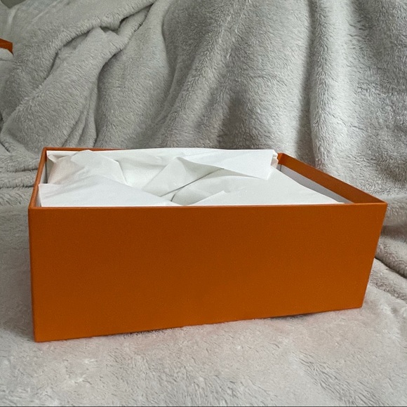 Authentic Hermès Empty Shoebox - Picture 2 of 9